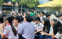Trường nêu lý do mất phí dịch vụ khi nộp học phí, phụ huynh nói 'nghe chưa lọt tai'