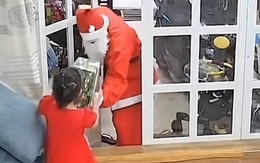 Tan chảy khoảnh khắc bé gái bất ngờ gặp 'ông già Noel ngoài đời thật'