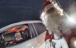 Ông già Noel và vợ bị 'tuýt còi' vì lái xe nhanh quá