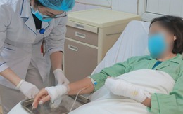 Hóa chất thông bồn cầu phát nổ khiến người phụ nữ bỏng nặng