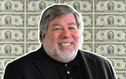 'Cha đẻ' Apple tự in tiền đô để tiêu xài?