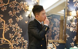 Lắp cửa kính 'tố cáo' người hút thuốc trong nhà vệ sinh