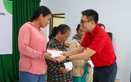 Tuổi Trẻ và GREENFEED tiếp sức 1 tỉ đồng cho người dân vùng lũ Đà Nẵng