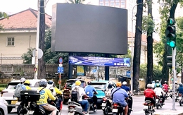 Di tích Viện Pasteur TP.HCM 'kêu cứu' vì chìm trong quảng cáo: Tháo dỡ 2 trong tổng số 3 trụ