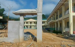 Học sinh ở miền núi Thanh Hóa học trong trường xây dựng dang dở