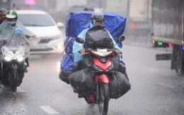 Chiều nay TP.HCM mưa do nhiễu động gió, khoảng cuối tuần Biển Đông khả năng có bão