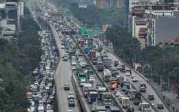 Người dân ùn ùn rời Hà Nội nghỉ Tết dương lịch, đường kẹt cứng từ trưa đến chiều