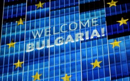 Dân Bulgaria chuyển sang dùng đồng euro, gần 20 năm sau khi gia nhập EU