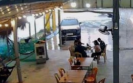 Quên trả tiền ăn sáng, nhóm cứu trợ tìm được chủ quán xin chuyển khoản nhưng chủ quán 'mời luôn'