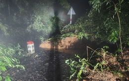 Tạm đóng đèo Gia Bắc do sạt lở nặng, nhiều xe mắc kẹt