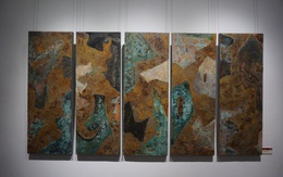 Lạ lẫm những bức tranh ‘vẽ’ bằng đồng và thép của Đinh Phong