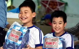 Quà của bạn đọc Tuổi Trẻ đến với thầy trò vùng lũ Khánh Hòa
