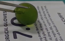 Nuốt phải hạt nở, bé 13 tháng tuổi nôn ói, tắc ruột