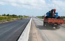 2.100 người làm xuyên đêm để 14 ngày nữa thông xe kỹ thuật cao tốc Cần Thơ - Cà Mau