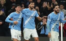 Trung vệ tỏa sáng, Man City chỉ còn kém Arsenal 2 điểm