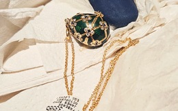 Nuốt mặt dây chuyền 19.000 USD, người đàn ông bị cảnh sát canh từng phút suốt 6 ngày