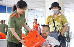 Công an TP.HCM kết hợp tuyên truyền và tặng 300 phần quà cho bệnh nhi ung bướu