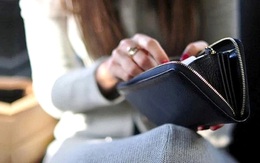 Phạt vợ chồng vì kiểm soát thu nhập: Không phải chuyện 'tếu'