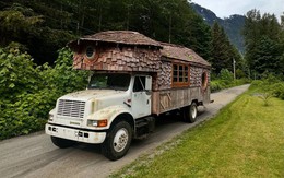 Nhà di động độc đáo người khó mua nhà sẽ thích: Chi phí chỉ ngang Mazda CX-5, như nhà cổ giữa rừng