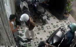 Khoảnh khắc đáng yêu của ông bố mỗi khi đón bình rượu mơ