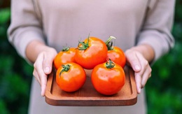 Loại nước ép trái cây nào cung cấp nhiều vitamin C nhất và có thể dùng không giới hạn hằng ngày?