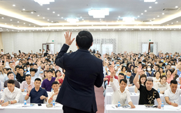 Học viên tham gia khóa học làm giàu tăng đột biến, công ty một diễn giả lãi lớn