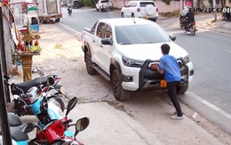 Thanh niên báo hại tài xế oằn mình đẩy ô tô vì tưởng xe tuột dốc