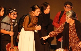 Sân khấu Xóm kịch dựng vở Bạn bè bè bạn, phóng tác từ tác phẩm nổi tiếng của Kobo Abe