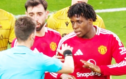 Dorgu của Man Utd xin trọng tài đừng thổi phạt đền đối thủ