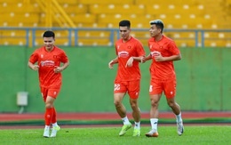 HLV Kim Sang Sik đau đầu với chấn thương