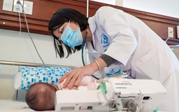 Sốt phát ban, tiêu chảy, thường gặp nguyên nhân gì?