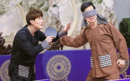 Ngọc Sơn trổ tài bịt mắt 'quyết đấu' với vua bóng bàn thế giới