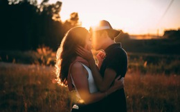 Muốn quên tình đầu nhưng cứ nhớ, hóa ra không phải do ta mà do... não