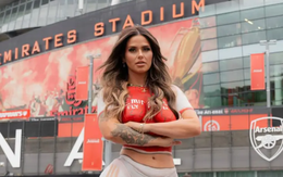 Fan nữ Arsenal gây sốt với trang phục body painting