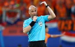 Choáng ngợp khi thu nhập trọng tài Ngoại hạng Anh bị hé lộ