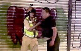 Cảnh sát giao thông TP.HCM khống chế người đàn ông say xỉn bỏ chạy ở quận 1