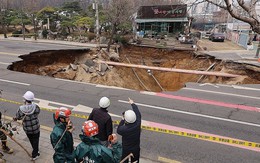 'Hố tử thần' ở Seoul nghi do làm metro mở rộng, người chết là shipper