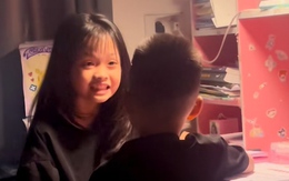 Chị hai quyền lực bất lực khi dạy em trai học bài