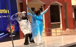 Khi Elsa vừa đi tắm biển về