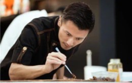 Tạ Đình Phong thu trăm triệu USD nhờ bán xúc xích