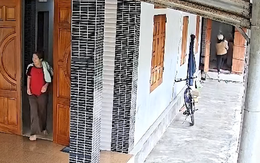 Mẹ thót tim vì bị bạn thân troll bế con nhỏ đi trốn