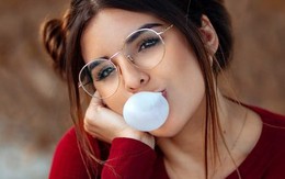 Nhai kẹo cao su có thể nuốt hàng trăm mảnh vi nhựa