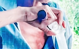 Phát hoảng với người đàn ông uống rượu bằng cách bơm thẳng vào dạ dày