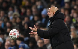 HLV Guardiola chỉ trích quả bóng FA Cup sau 20 cú sút không trúng đích