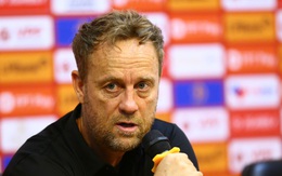 HLV Polking không thắng là do mặt sân V-League tệ?