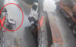 Cô gái kể giây phút vứt xe máy, tránh khối gỗ cả tấn rơi từ ô tô
