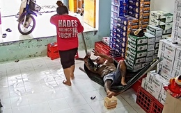 Chồng dập mông vì vợ ngồi chung võng