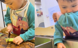 Bé trai chăm chỉ giúp mẹ làm việc nhà