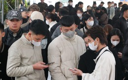 Cả ngàn người lao động xứ Nghệ xếp hàng nộp hồ sơ thi tiếng Hàn