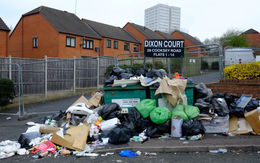 Thành phố lớn thứ hai nước Anh ngập trong 17.000 tấn rác